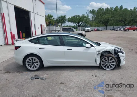 2022 Tesla Model 3 Rear-Wheel Drive z USA, uszkodzony, nr VIN 5YJ3E1EA6NF153853